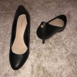Black round-toe Express pumps
